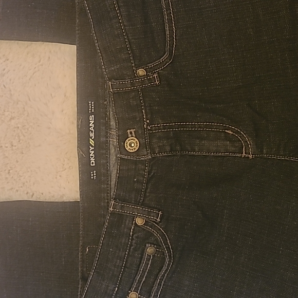 Stunning DKNY Jeans - Picture 4 of 11